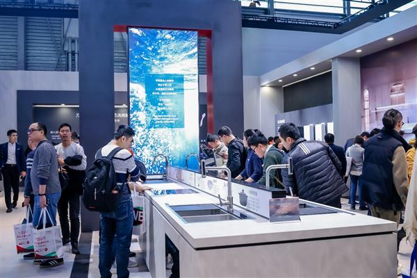 25 见证洗碗机“国产引领”的黄金十年pg模拟器方太洗碗机亮相AWE 20(图3)